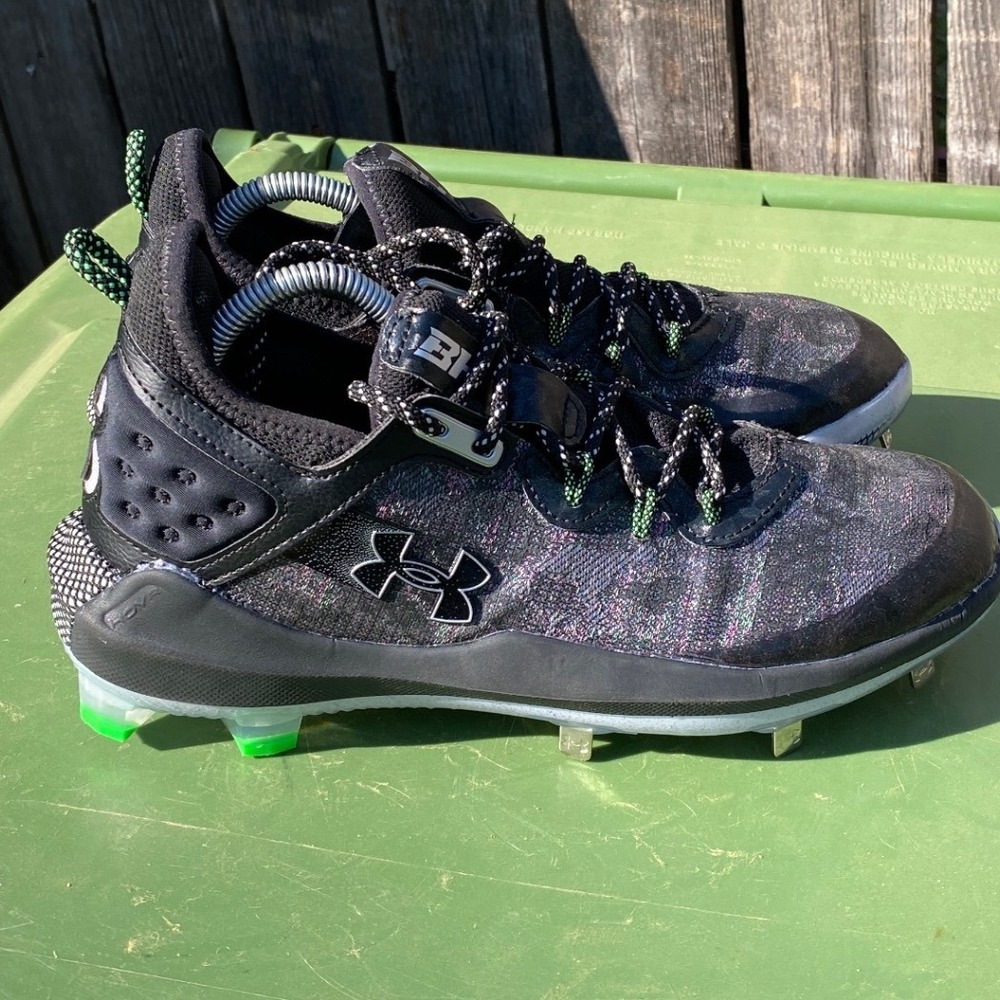 New Under Armour Harper 8 Low ST Baseball Cleats Black Green 3026588-001 - Picture 3 of 9